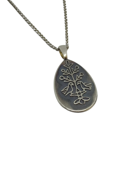 <transcy>Pingente de Amor e Família de Prata</transcy>